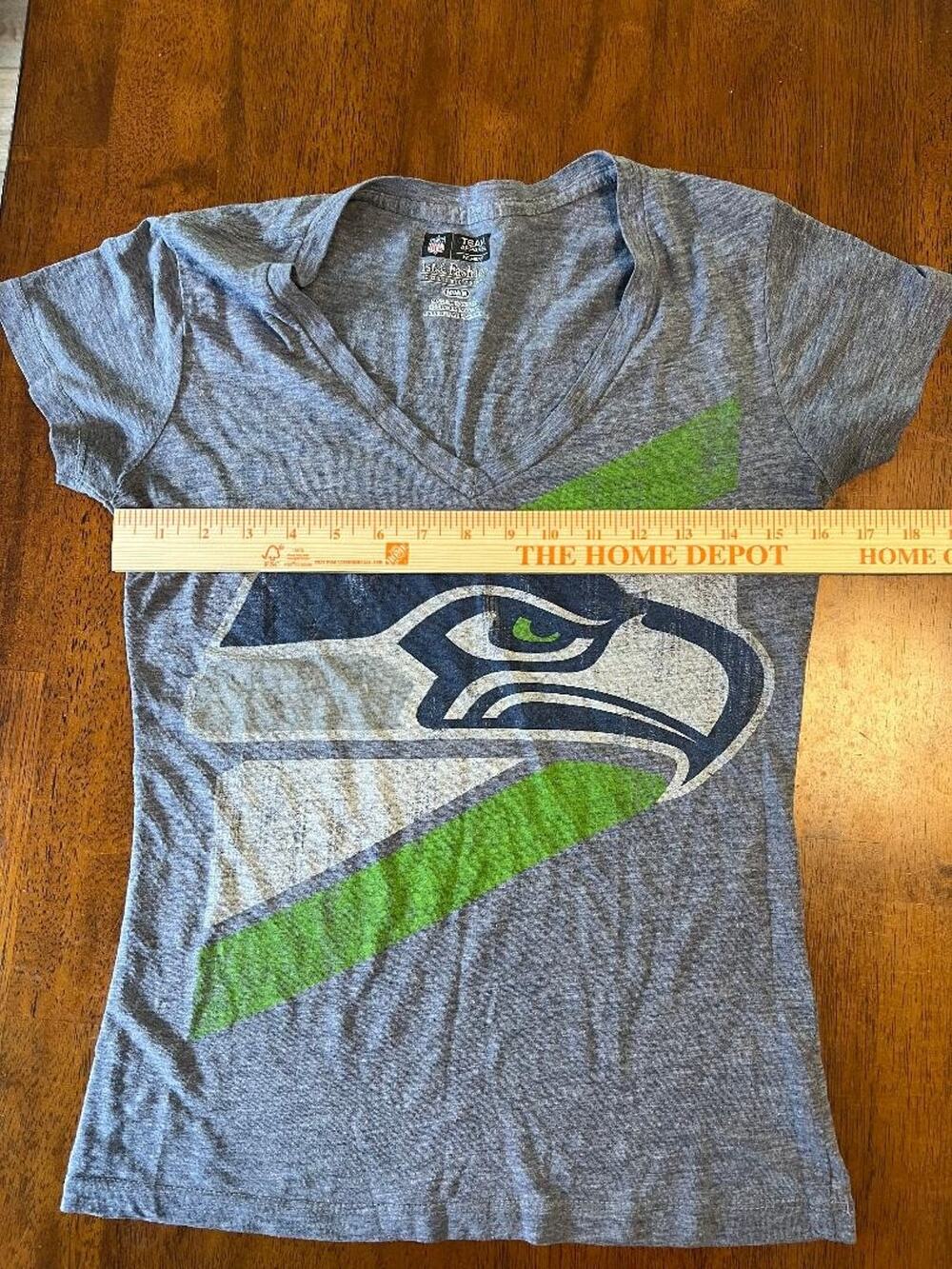 Womens Short Sleeve Seattle Seahawk V-Neck Shirt, Size M